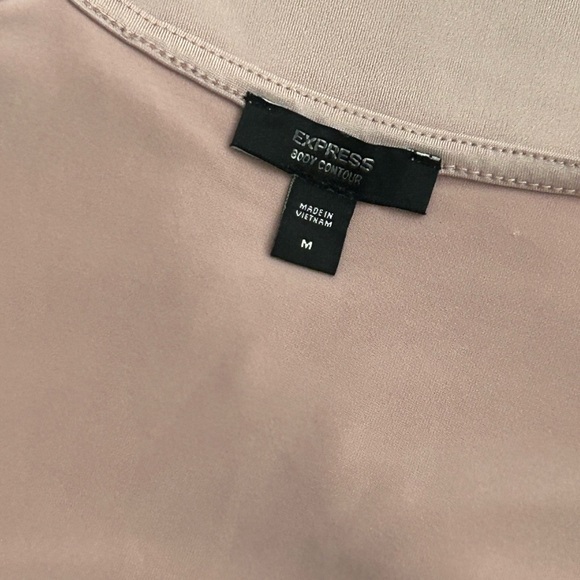 Express Body Contour Silky High Compression Scoop Neck Cap Sleeve Bodysuit - Picture 3 of 5